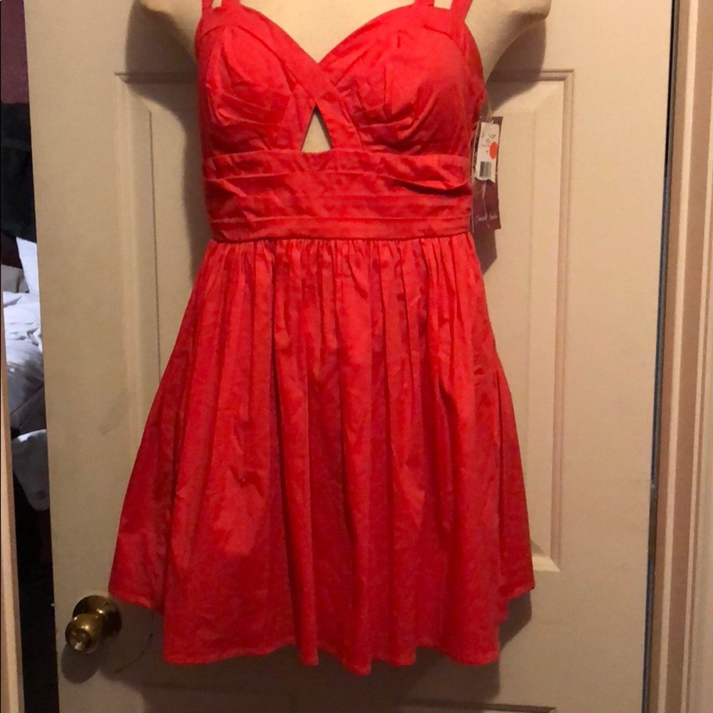 Emerald Sundae Coral Keyhole Dress - Picture 2 of 5